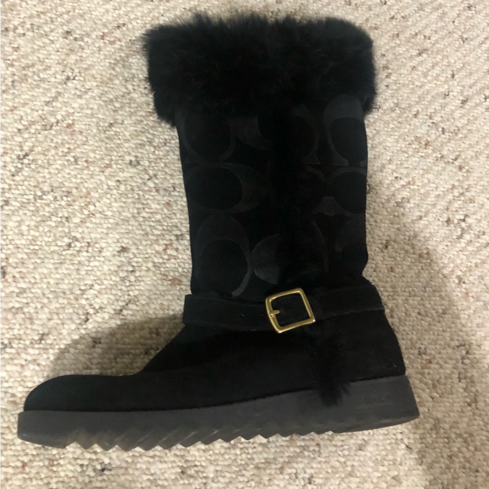 Boots with fur trim.